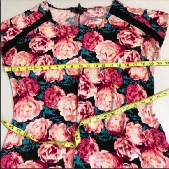 Suzie In The City Pink Large Rose Print Top - Picture 7 of 8